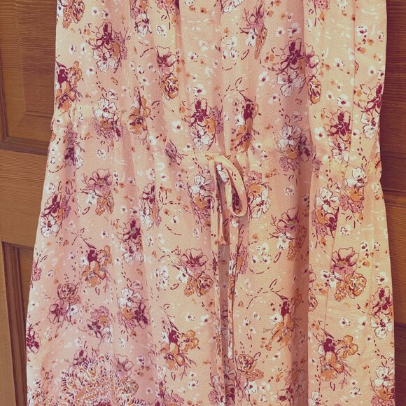PRICED TO SELL - See Description for details -- Pale Peach & White Floral Dress - Picture 4 of 9